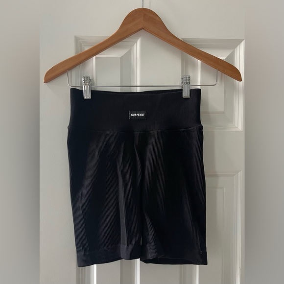 Bo + Tee Size Small Game On Ribbed High-Waisted Shorts in Black - Picture 6 of 13
